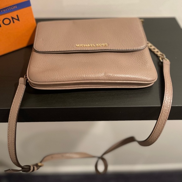 Michael Kors flap closure cross body gold chain strap - Picture 1 of 8